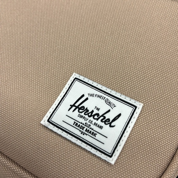 NEW HERSCHEL - Pop Quiz Lunch Box in Light Taupe - Picture 5 of 8